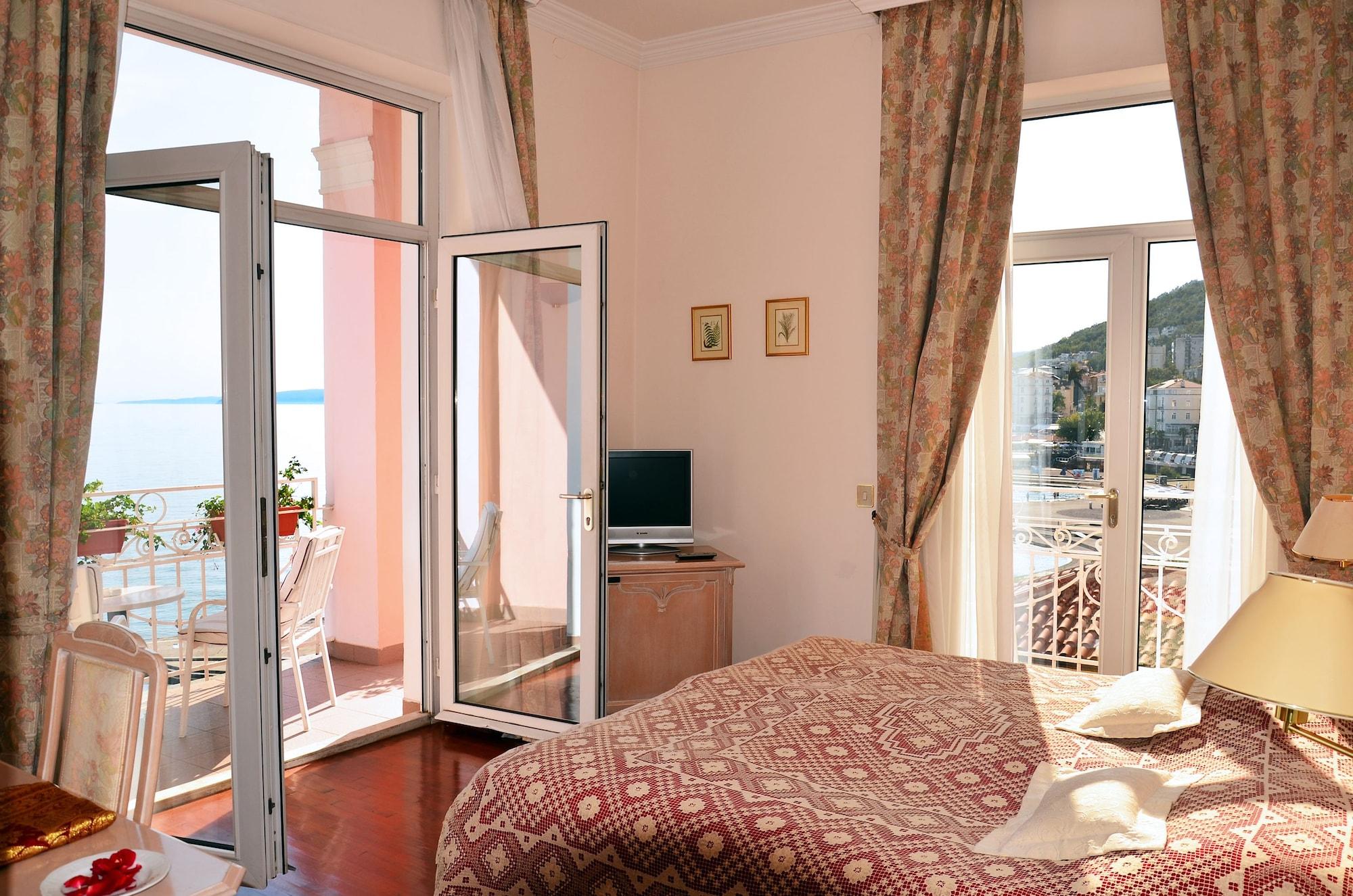 Hotel Mozart Οπατία Εξωτερικό φωτογραφία